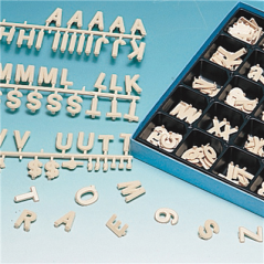 Image 240 CARACTERES 3,8 CM BEIGE PLASTIQUE (1 UNITÉ) #1