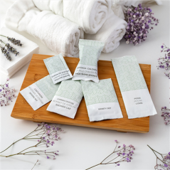 VANITY SET EN SACHET BLANC 'THERAPY' 6x10,5 CM (250 UNITÉ)